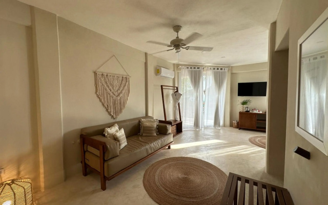 Noah Beach Hotel & Suites