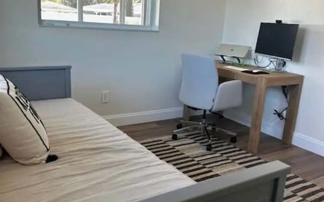 NEW Stunning Home-close to Beaches-pet Friendly