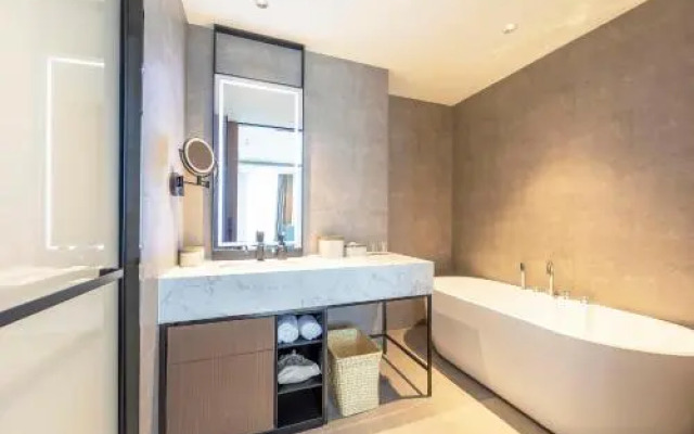 Atour Hotel Zhengzhou East Station Longzi Lake