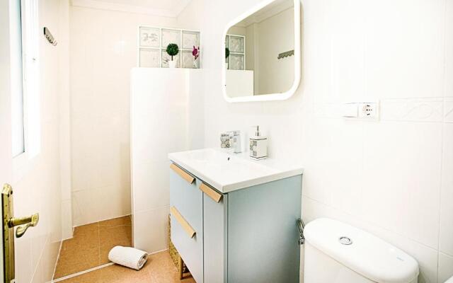 Bright & Quiet Apartment Malaga Center