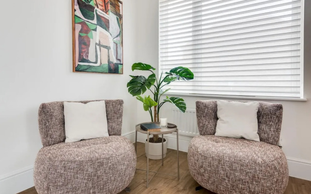 Tranquil 4-bed Oasis Modern Chic