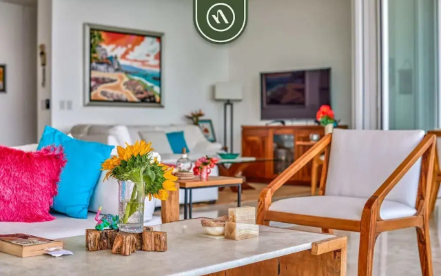 Luxurious 2 BR Condo - Oceanfront - Infinity Pools