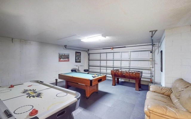 5 Bedroom Beautiful Pool Home! 5 Home by Redawning