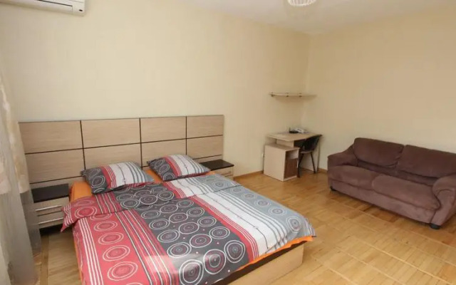 Уютная квартира в центре. Cozy apartment in the city center. 430