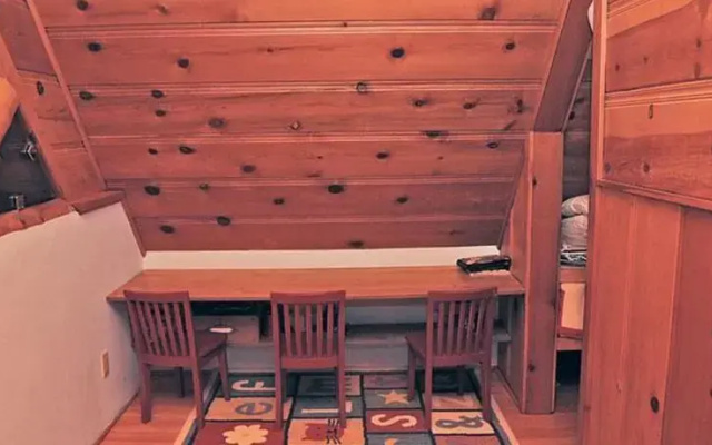 RedAwning Darling Delight Cabin