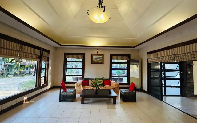 237 Sheridan Boutique Resort