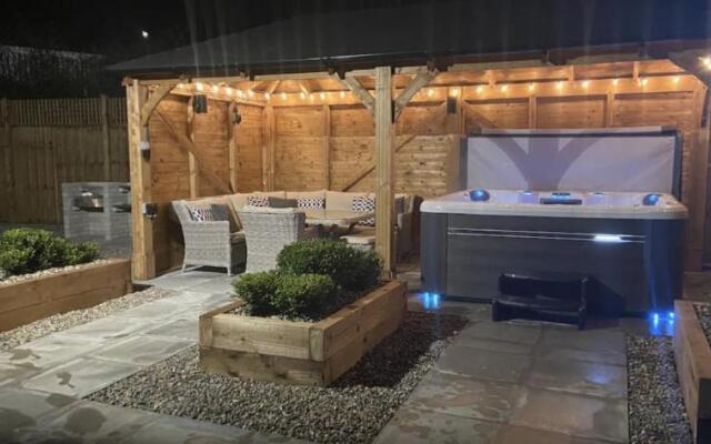 Rhos Walia,near Snowdonia,Hot tub