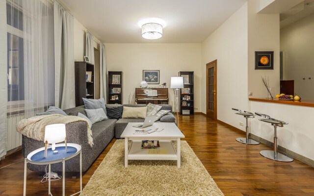 GM Apartment Serafimovicha 2