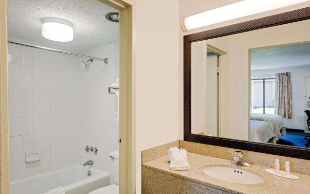 Days Inn by Wyndham Easton