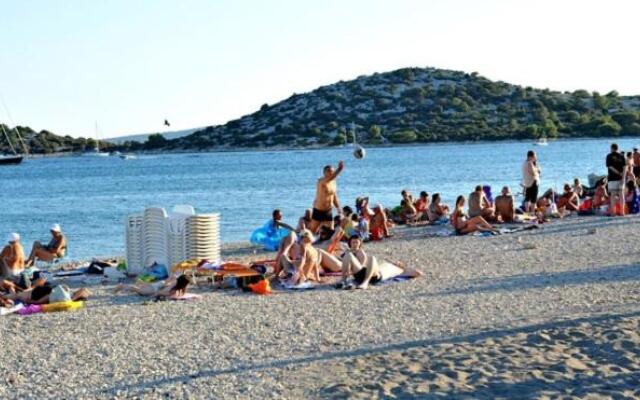 Apartments Mali Mate