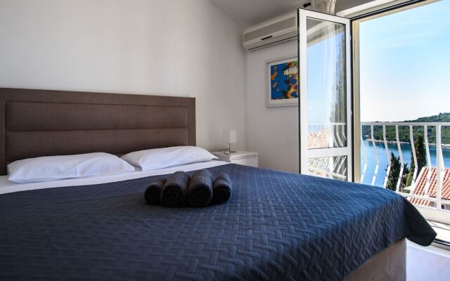 Zenith Apartment by DuHomes