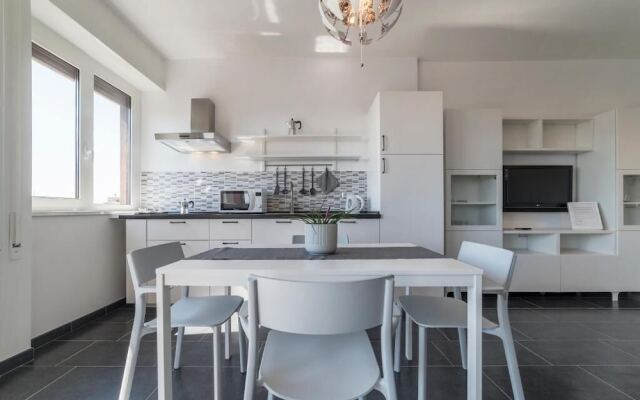 Nomentana White Apartment