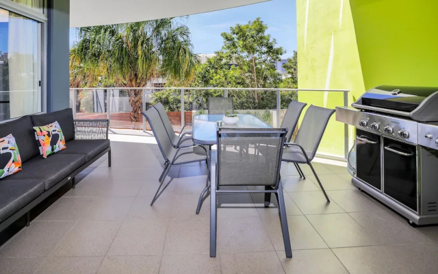 Pool View City Centre Apartment 202