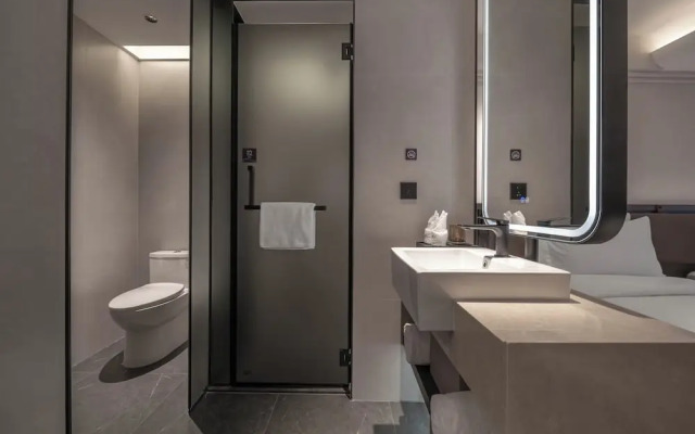 Cnhol Radient Hotel