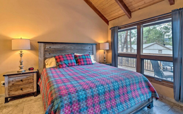 Central Ruidoso Mountain Home w/ Step-free Access!