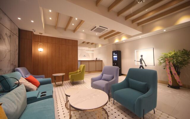 H Avenue Hotel