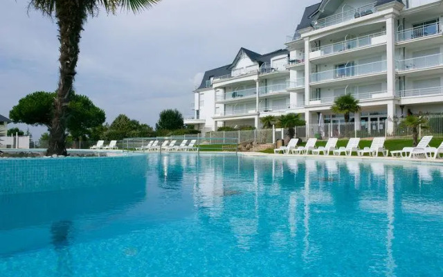 Charming holiday home with dishwasher located at golf course