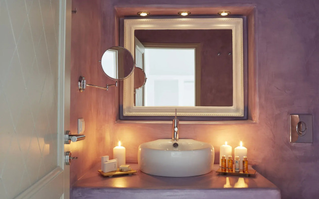 Skyfall Suites - Adults Only