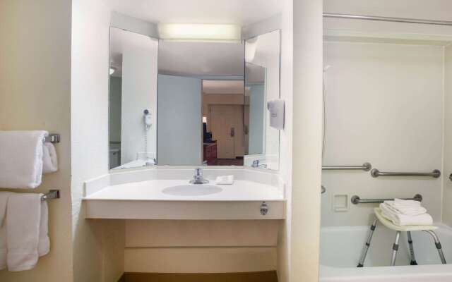 La Quinta Inn by Wyndham Austin Capitol / Downtown