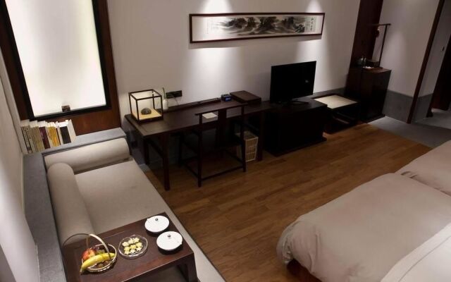 Ruyi Ge Putongshan International Buddhism Culture Communication Center