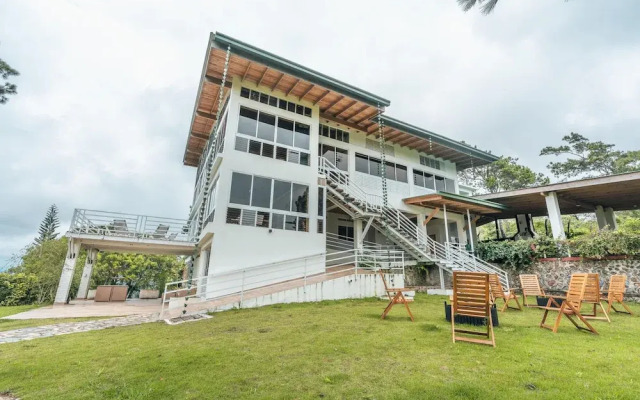 Paradise Retreat With Stunning Views in Jarabacoa