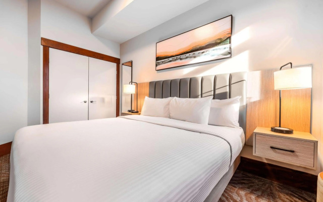 Blackstone Mountain Lodge by CLIQUE