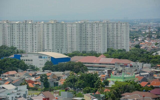 Luxurious 1BR @ L'Avenue Apartment near Sampoerna Universitas