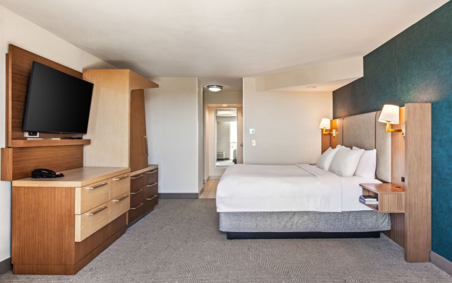 Holiday Inn Oxnard – Ventura by IHG
