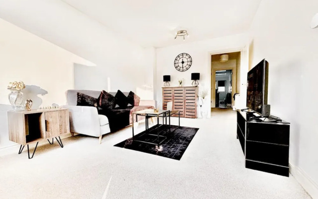 Stunning 3-bed House in the Heartreading