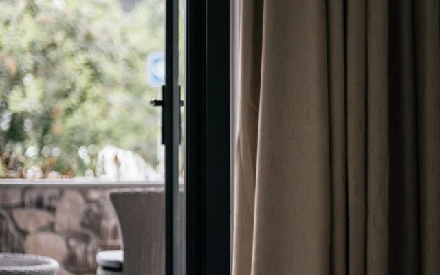 VINAWHISPER Boutique Hotel