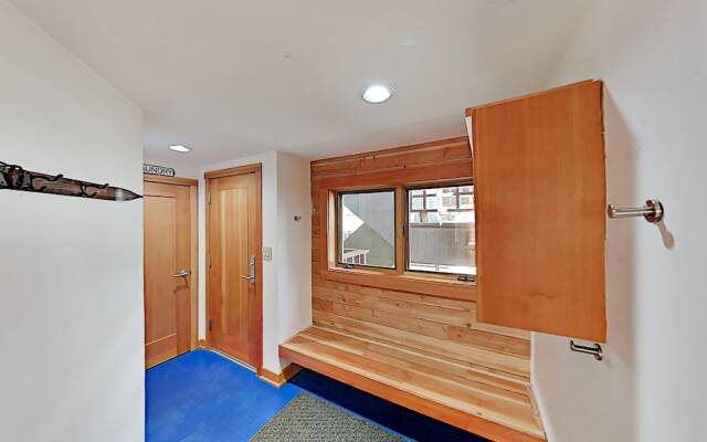 15tru2ag 3 Bedroom Condo