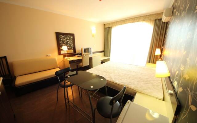 Grand Hotel St.Vlas - Menada Apartments