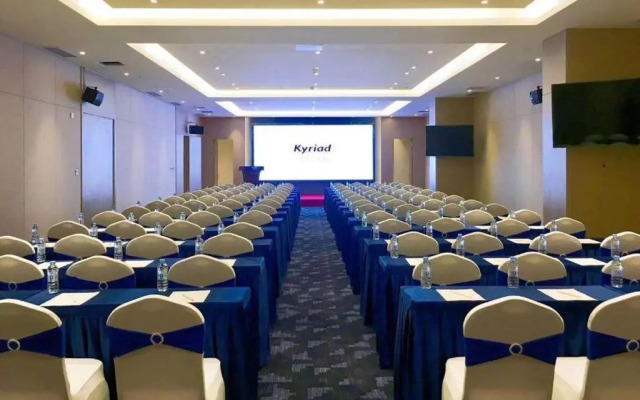 Vienna International Hotel (Sanya High-speed Railway Station)