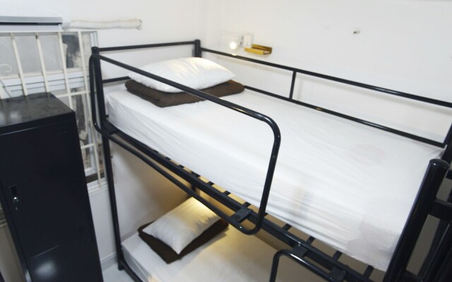 6feet Hostel