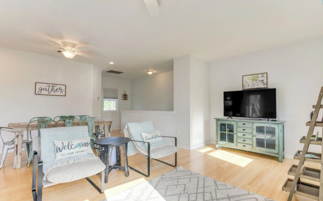 Seabrook Getaway w/ Balconies & Bay Views!