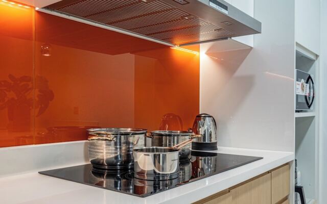 Luxury Sunwah Apartment near Landmark 81 - City View