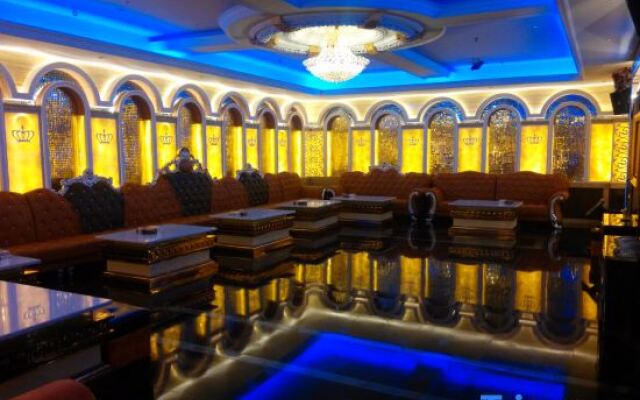 Oriental Crown Holiday Hotel