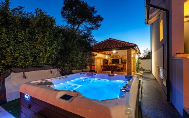 Nice Home in Zadar With Wifi and 8 Bedrooms