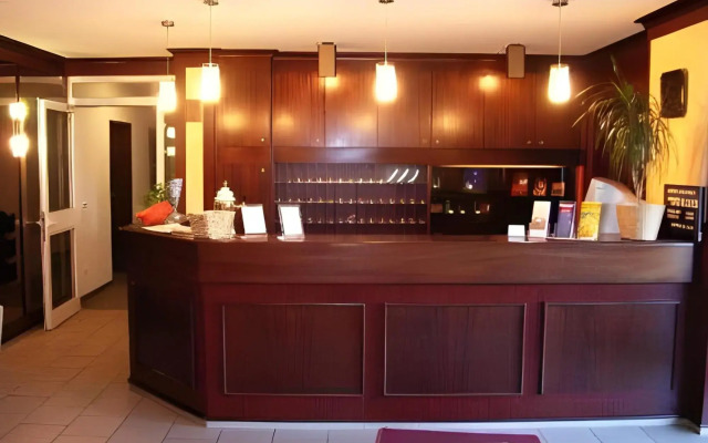 Senator Hotel
