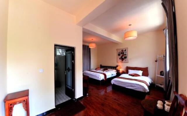 Dali Photography Theme Hostel