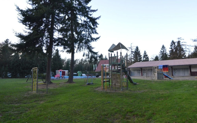 Cosy Chalet w/ Garden Patio