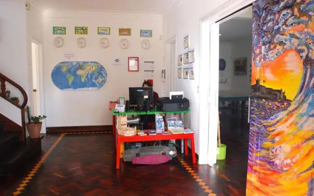 Carcavelos Beach Hostel