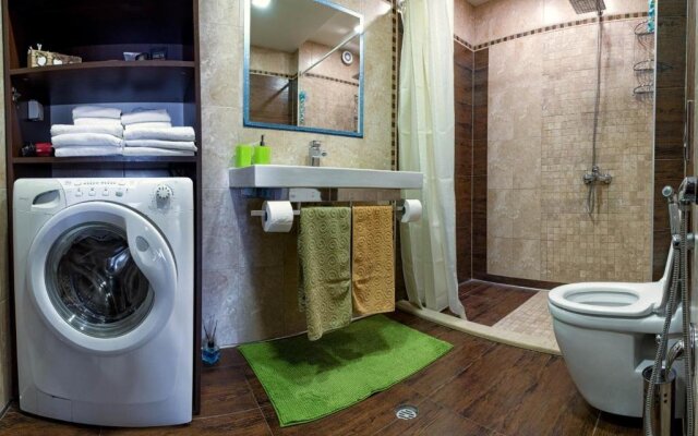 TEIS Apartments
