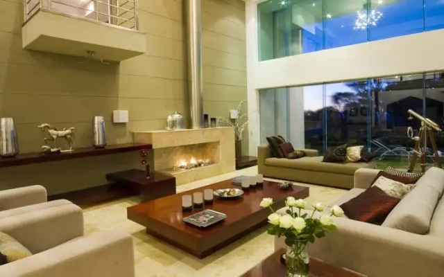 Hollywood Mansion