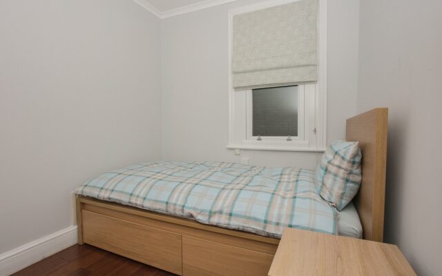 Modern 5 Bedroom House In Battersea