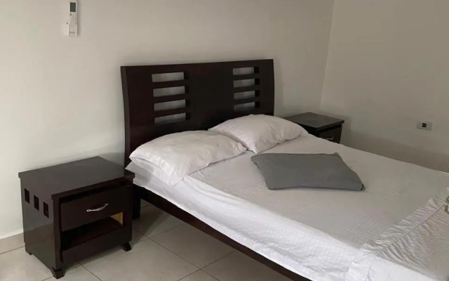 Hermoso apartamento con piscina y ascensor.