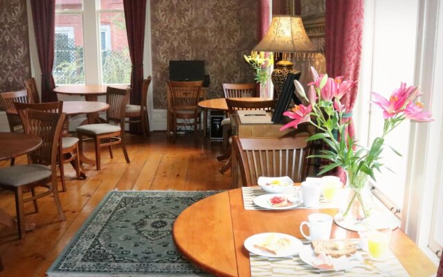Hulmes Court Bed & Breakfast