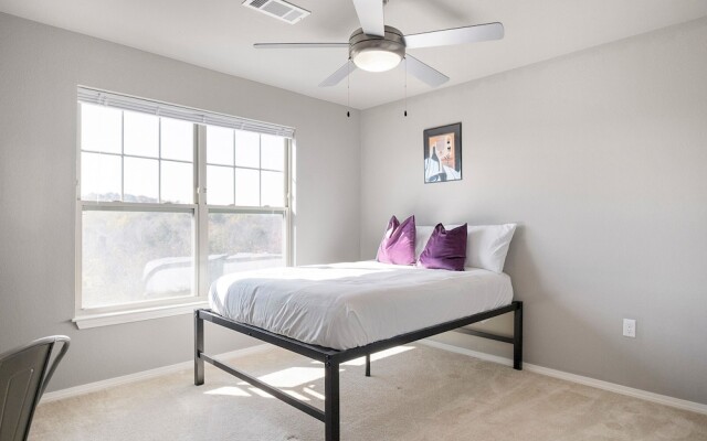 The Luxe Suites at University of Arkansas