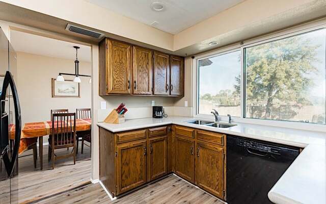 Shadow Mountain Retreat 4BR by Casago