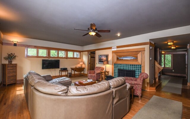 Lake Effect 5 Bedroom House